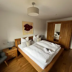 https://golfchalet-uttlau.com-bavaria.com